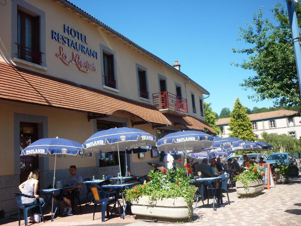 Hotel Les Negociants Pontgibaud Exterior foto
