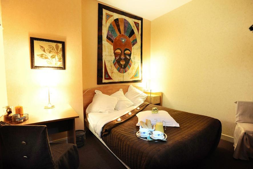 Hotel Les Negociants Pontgibaud Zimmer foto