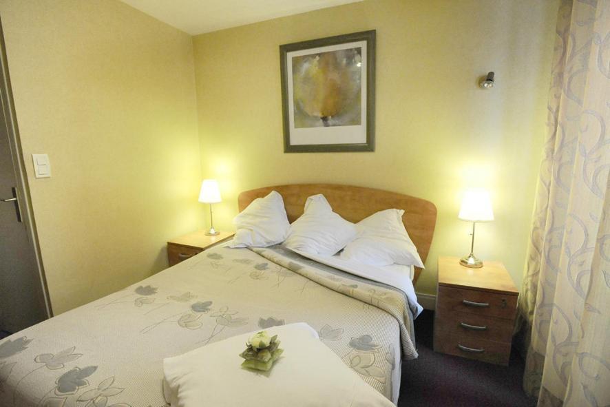 Hotel Les Negociants Pontgibaud Zimmer foto