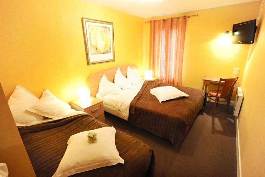Hotel Les Negociants Pontgibaud Zimmer foto